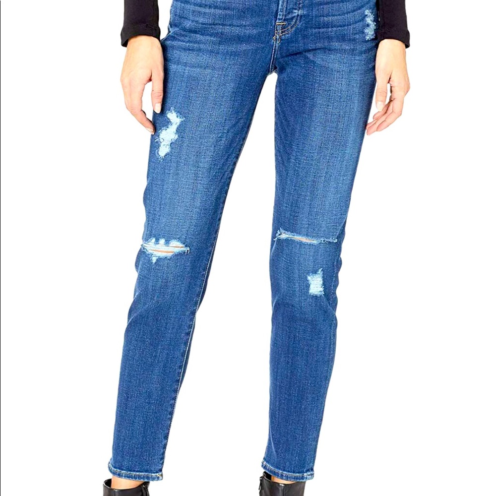 Like new destroyed josefina boyfriend skinny jeans